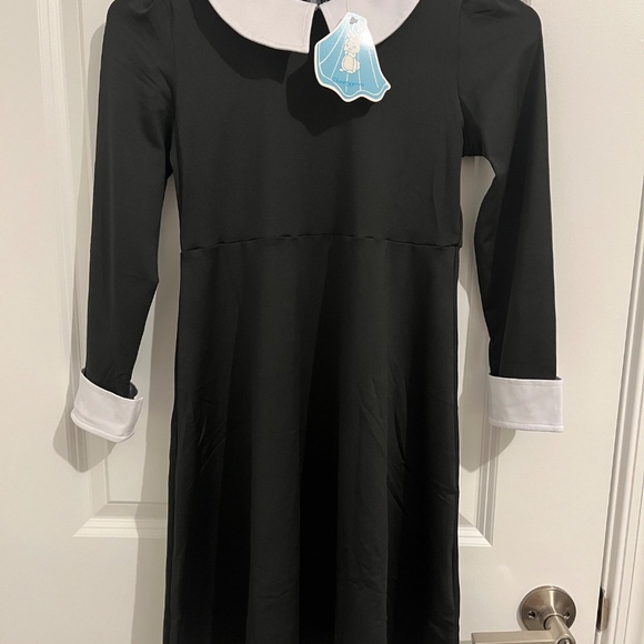 Wednesday Costume - Picture 3 of 4